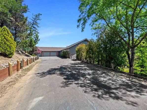 332 Burgundy Road, Healdsburg, CA 95448