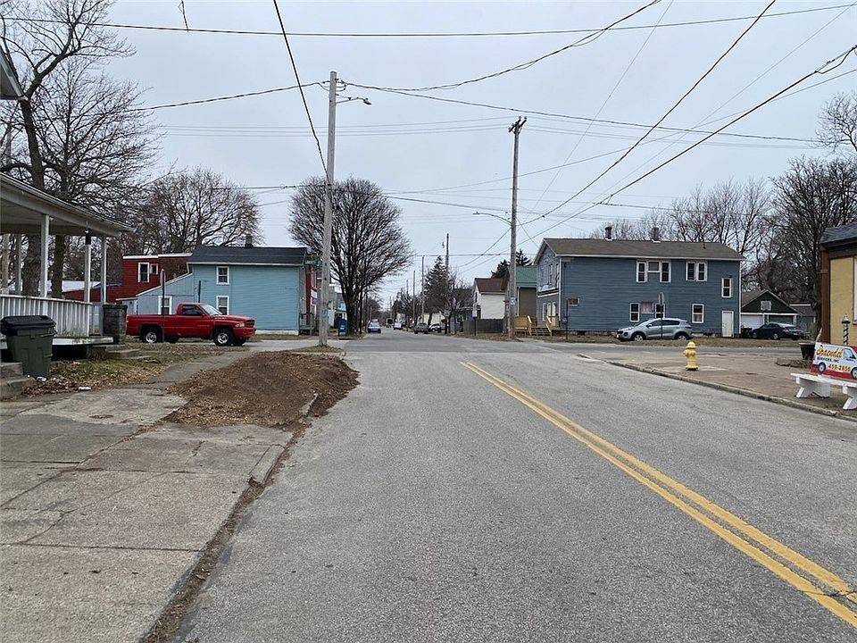 2nd image of 725 W 4th St