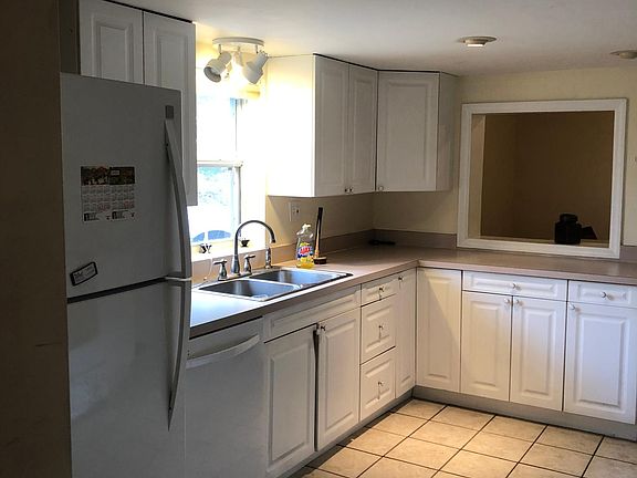2nd image of 3161 Peel Ave