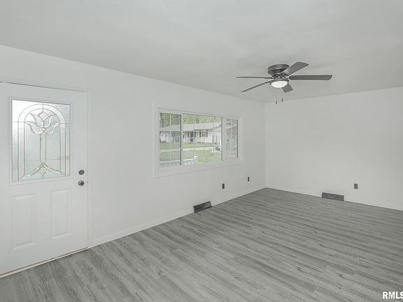 3rd image of 3200 9th Street Ct