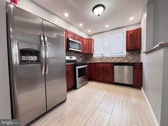 4th image of 1303 E Johnson St #1