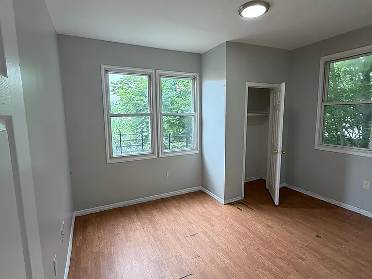 724 Lyons Ave #A3 — Photo 2