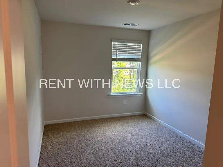 180 Starlight St — Photo 11