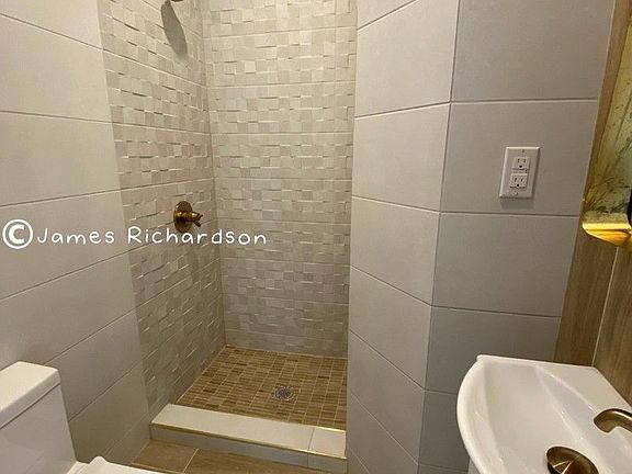 5th image of 358 Irving Ave #2S
