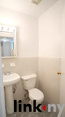 Rented by Link NY Realty | media 8