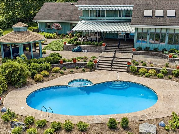 2nd image of 687 Mountain View Dr