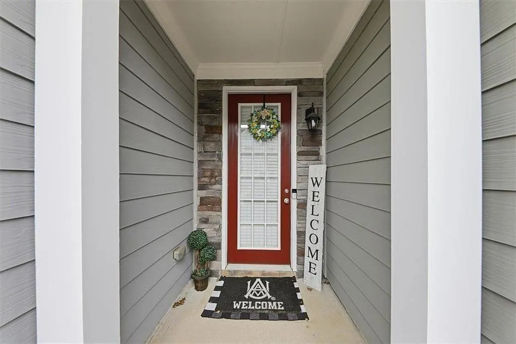 3 bed, 2.5 bath, 1922 sqft, $2,600 — Photo 2
