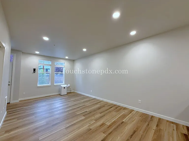 3323 SE 87th Ave — Photo 37