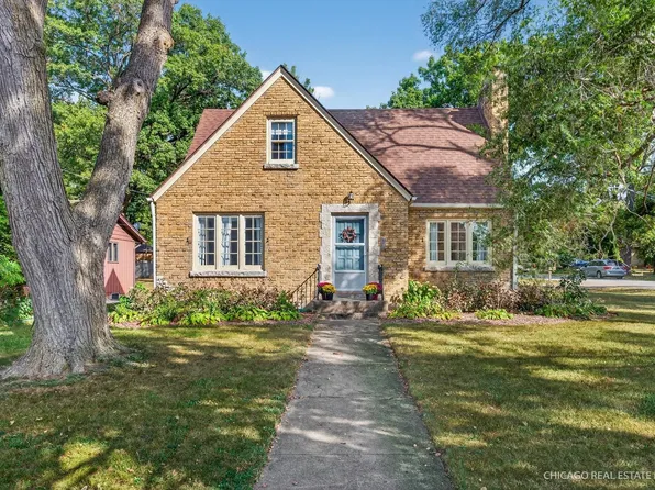 844 Bode Rd, Elgin, IL 60120