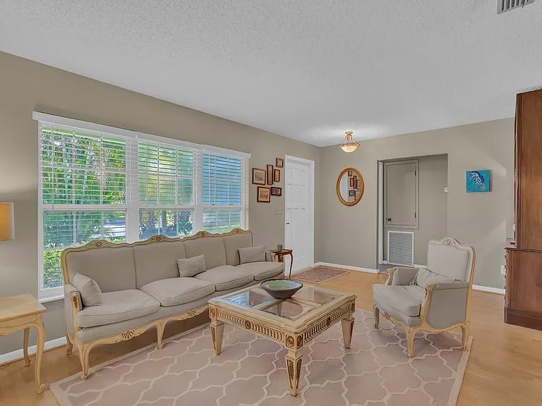 1045 Clipper Rd — Photo 5