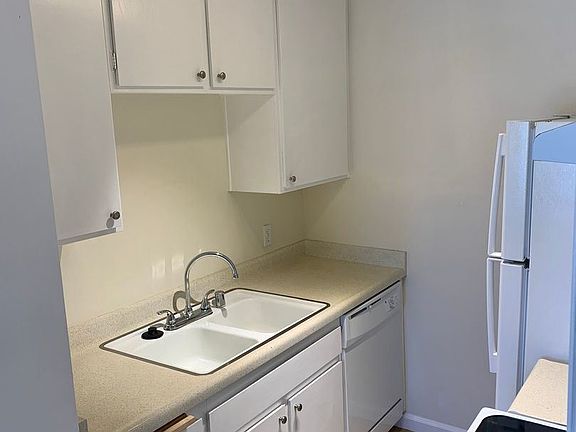 5th image of 1935 Oliver Ave APT 1