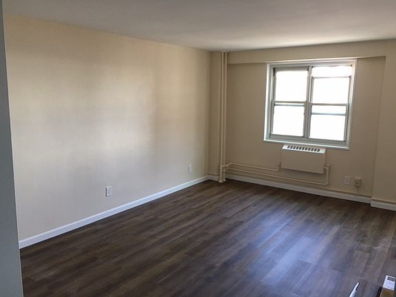 4th image of 2879 W 12th St