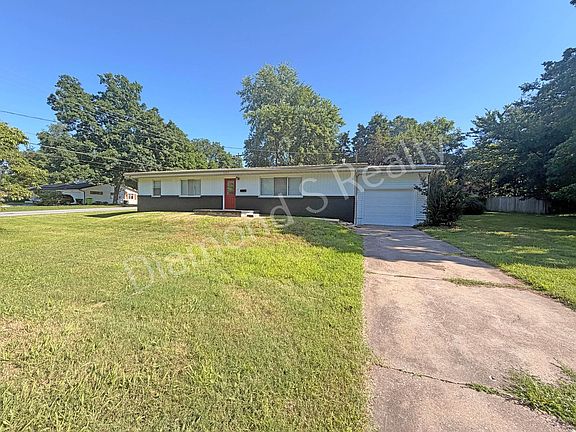 2nd image of 3209 E Gasconade St