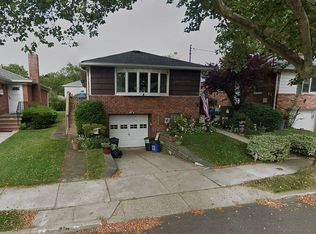 5725 262nd St, Little Neck, NY 11362