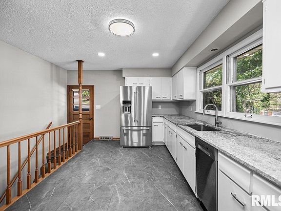 5th image of 955 N Thornwood Ave
