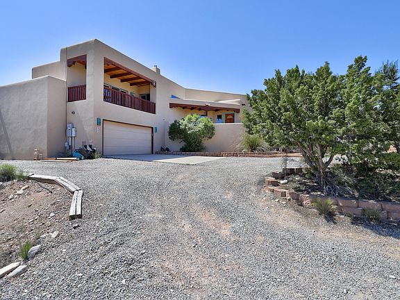 4th image of 22 Tierra Madre Ct
