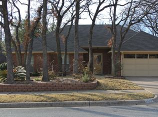 1033 W Winding Creek Dr, Grapevine, TX 76051
