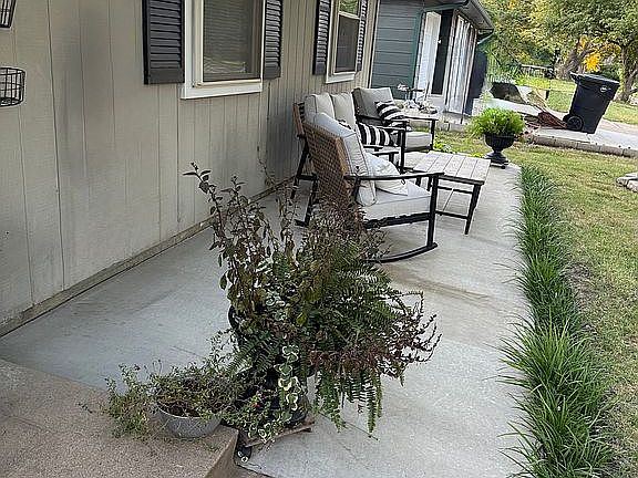 3rd image of 3409 SW Mission Ave