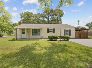 8520 Palmetto Dr, Saint Louis, MO 63123