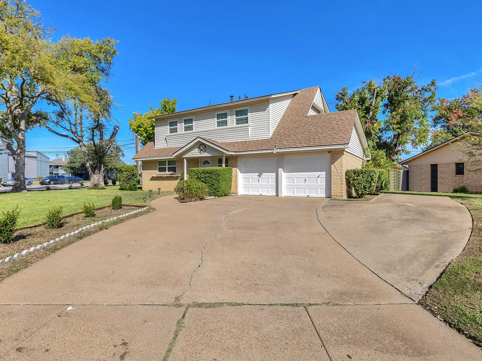 3 bed, 2.5 bath, 1570 sqft, $2,450 — Photo 2