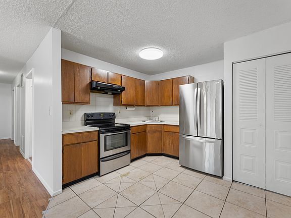 4th image of 61 Canterbury Ct