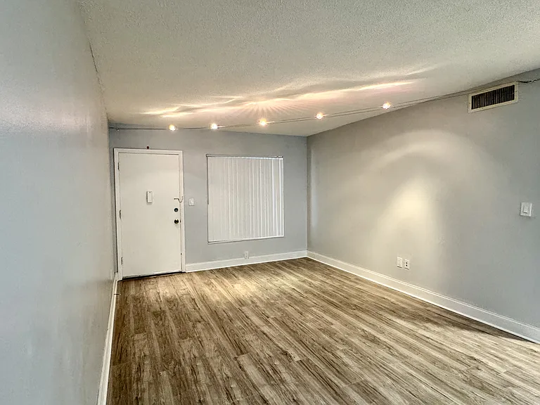 825 N Primrose Dr #1 — Photo 6