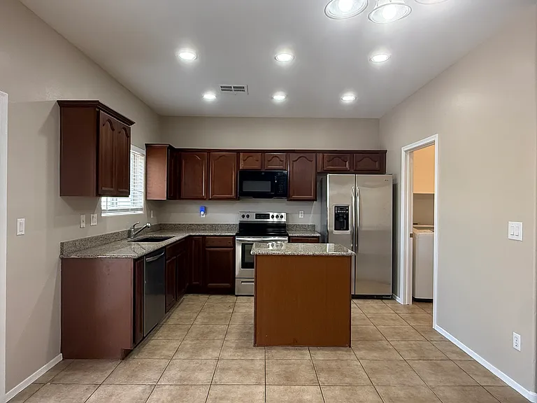1029 E Canyon Trl — Photo 6