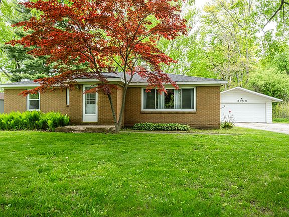 2nd image of 3905 Meadow Ln