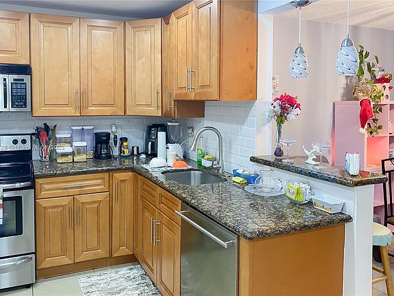 5th image of 4304 NW 9th Ave APT 11A