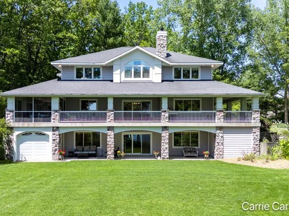8170 Freska Lake Dr NE, Comstock Park, MI 49321