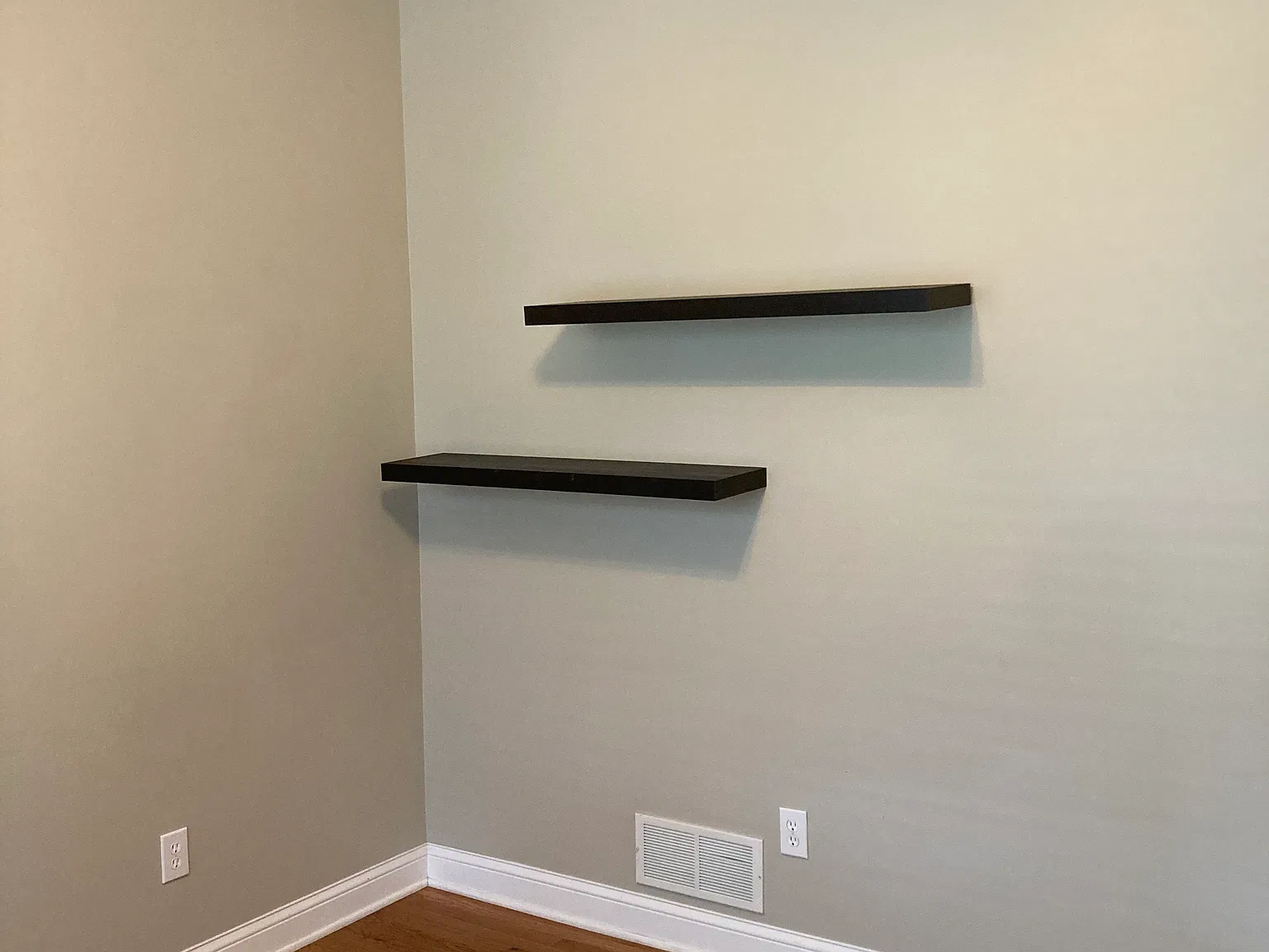 3 bed, 2.5 bath, 2304 sqft, $4,400 — Photo 2