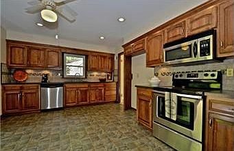 3rd image of 9930 Melrose Dr