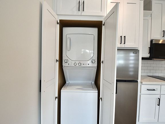 2nd image of 5922 Woodman Ave #11