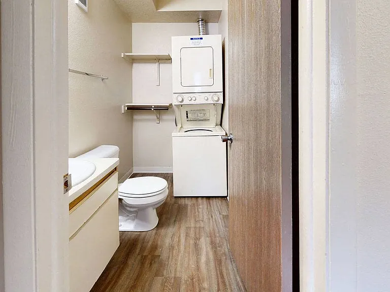 South Bridge Apartments — Photo 22