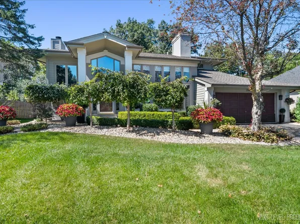 710 Hampton Crse, West Chicago, IL 60185