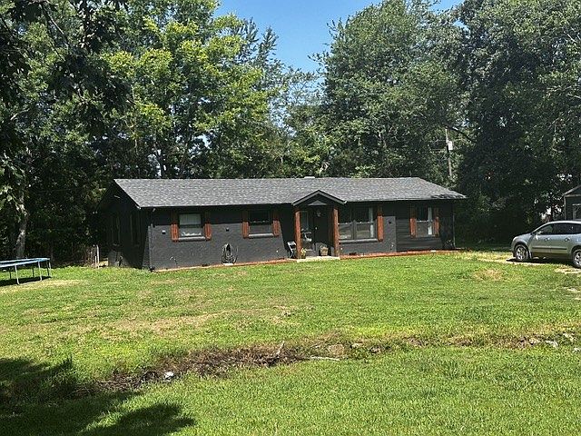 1st image of 205 Locust Dr