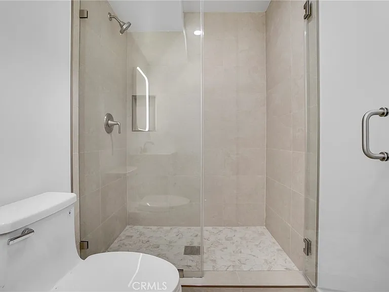 16118 Haynes St — Photo 17