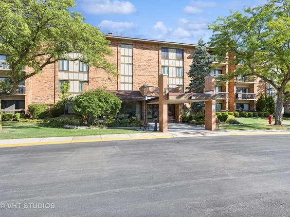 77 Lake Hinsdale Dr APT 312, Willowbrook, IL 60527
