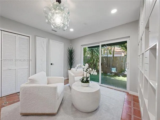 3274 Gifford Ln — Photo 3