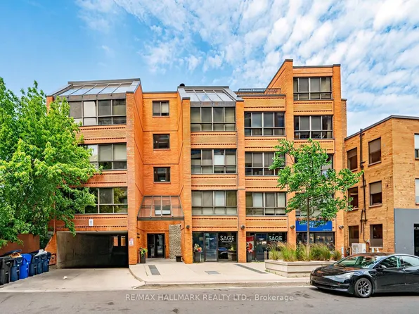 20 Glebe Rd W #Penthouse 15, Toronto, ON M5P 1C9