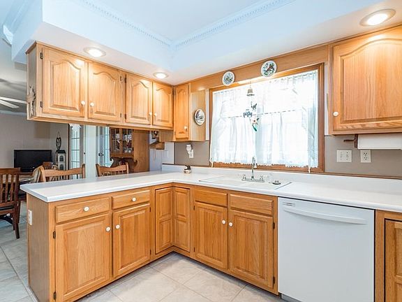 4th image of 2214 Homesite Dr