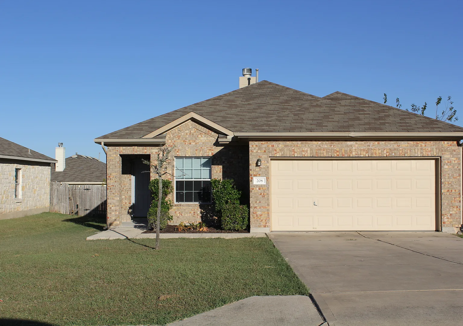 Adorable 1 story 4 Bedroom In Kyle — Photo 1