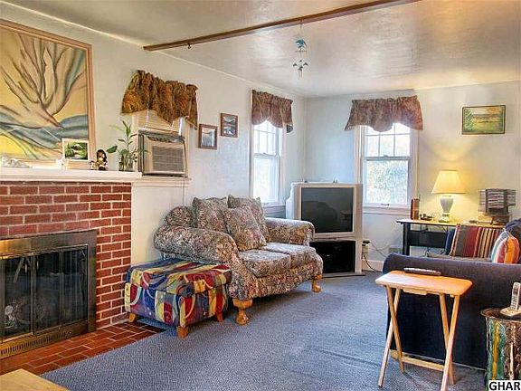 4th image of 3902 Derry St