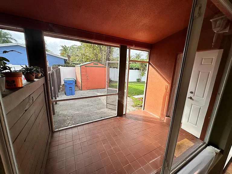 61 NW 35th St #2 — Photo 34