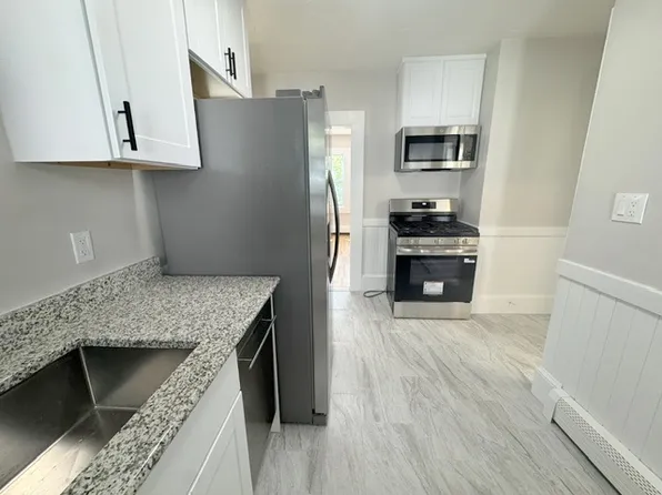 18 Sumner St #2, Quincy, MA 02169