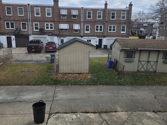 2nd image of 922 Poplar Ave