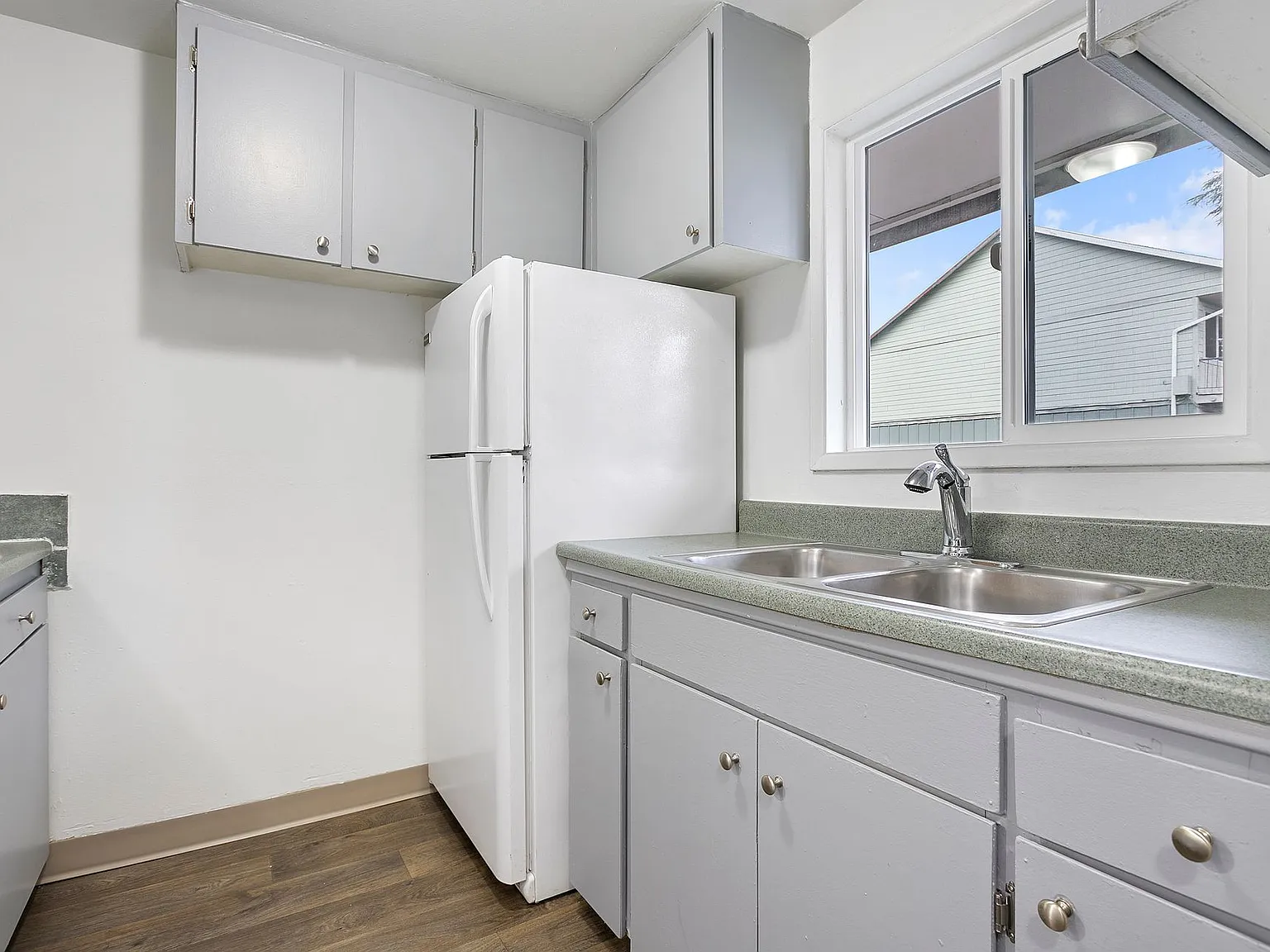 Fairway Apartments — Photo 4