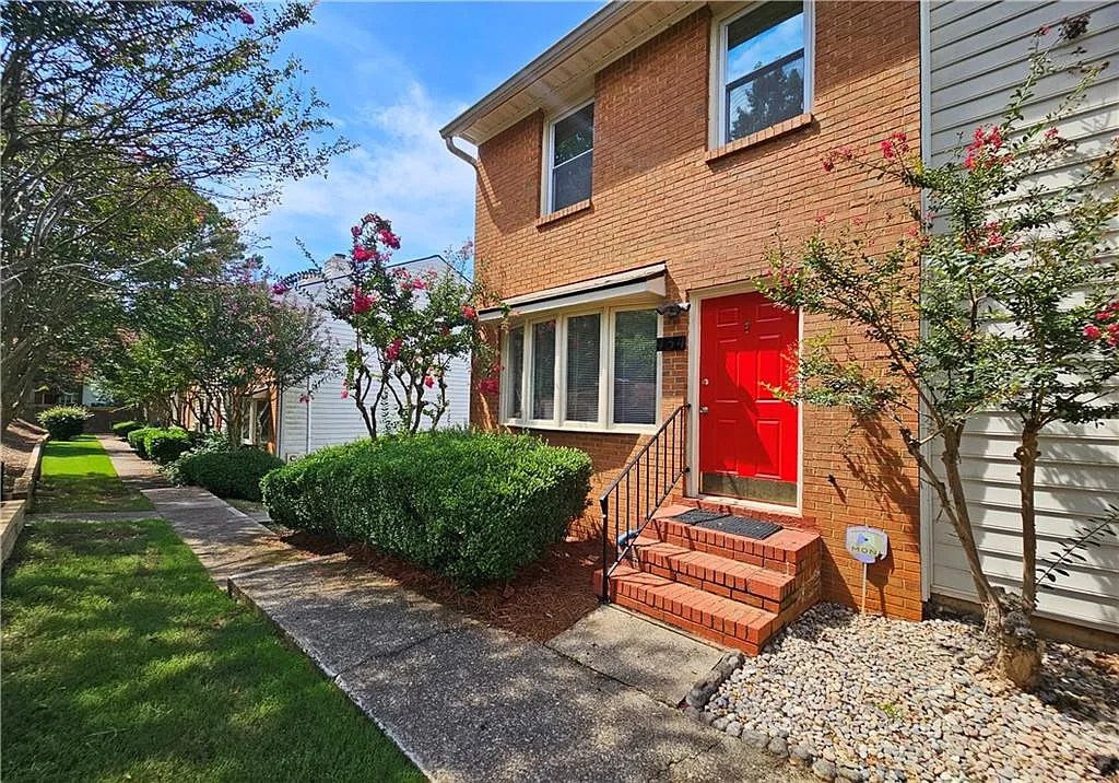 Building Photo - 434 High Creek Trce #434