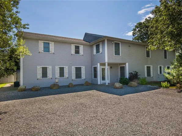 43 Inez St, Narragansett, RI 02882