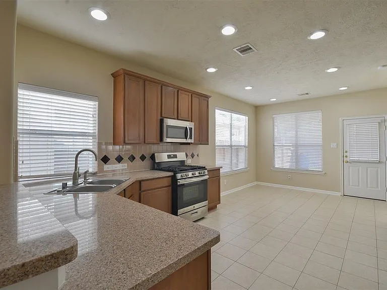 17210 Mitchell Pass Ln — Photo 6